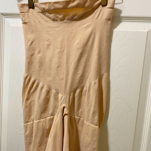 Spanx High Waisted Size 3XL Women’s Mid Thigh Short - Picture 1 of 8